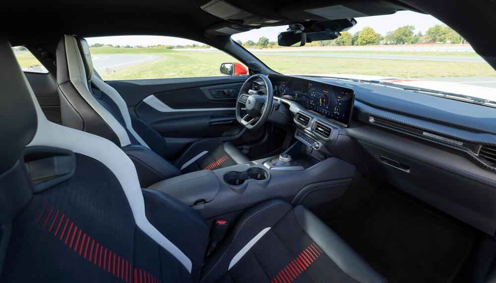 Cockpit im Mustang GTD