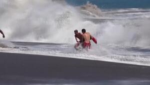 Kalifornien: Dramatische Rettung eines Jungen aus der Brandung