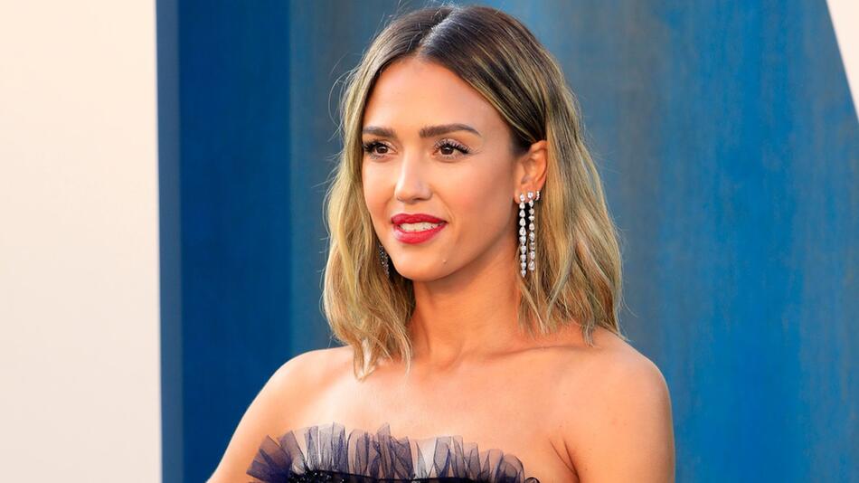 Jessica Alba hat ihren Eltern eine große Freude bereitet.