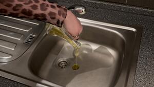 Lifehack: Speiseöl im Spülbecken im Reality-Check
