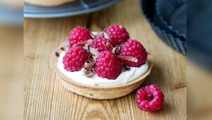 Himbeer-Törtchen: Ein kleines Dessert, das jeden Moment veredelt.