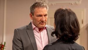 "Sturm der Liebe": Sophia (r.) ist hoch erfreut, als Christoph ihr eine strategische ...