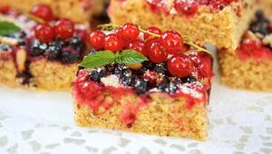 Dieser Kuchen ist perfekt für Sommernachmittage im Garten.