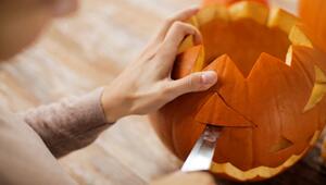 Kürbis-Gesicht für Halloween: Schritt für Schritt erklärt