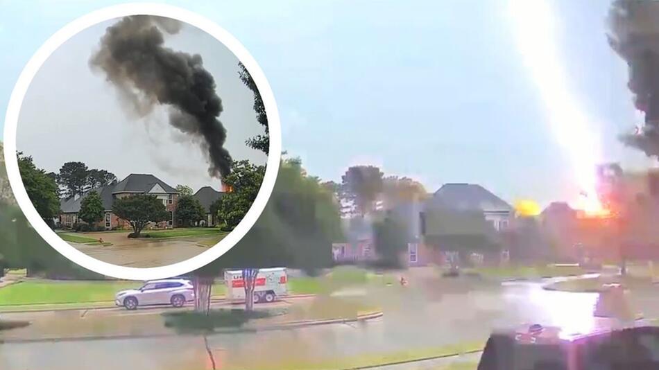 Heftiger Blitzeinschlag in Texas: Gebäude geht sofort in Flammen auf