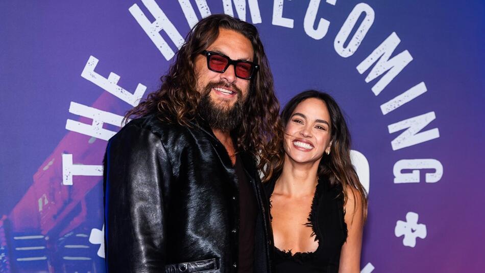 Jason Momoa und Adria Arjona beim SNL50-Konzert in New York.