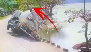 Schrecksekunde am Seeufer: Straße gibt unter Betonmischer nach