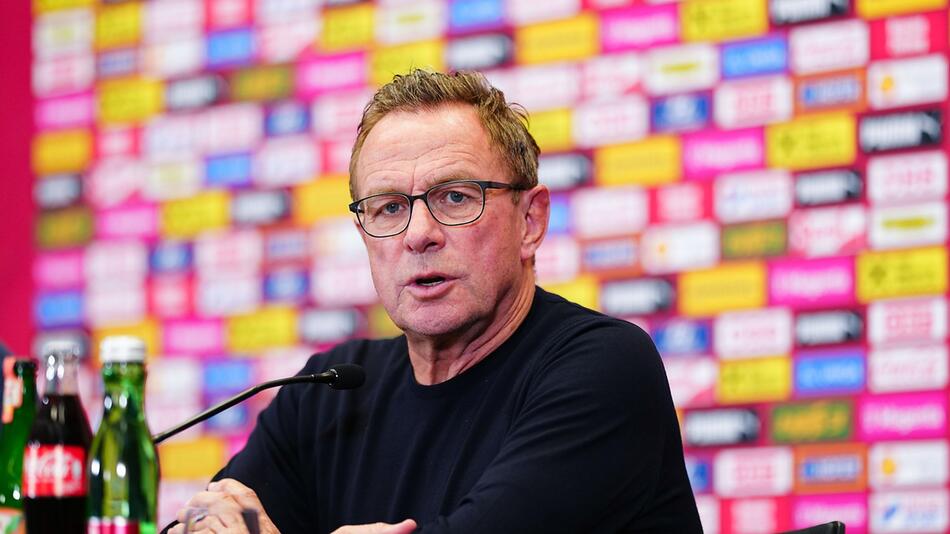 ÖFB-Teamchef Rangnick bei einer Fußball-Pressekonferenz.