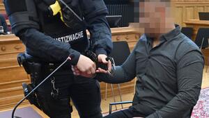 Der Angeklagte am vor Beginn der Verhandlung