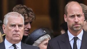 Prinz William (r.) hat schon vor Jahren erkannt, wie gefährlich sein Onkel Andrew für die ...