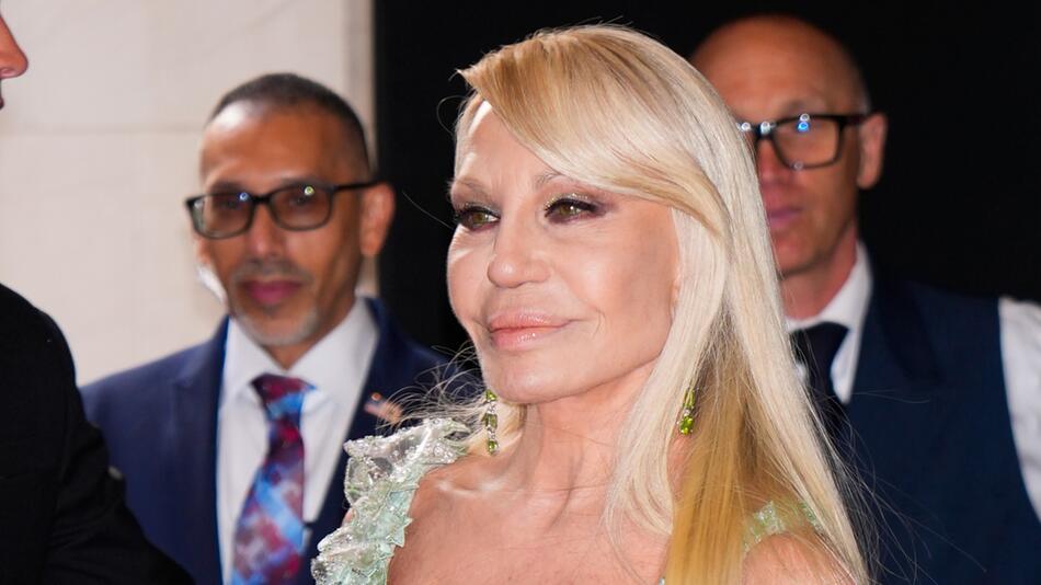 Korrektur! Donatella Versace: So hat sich ihr Look verändert