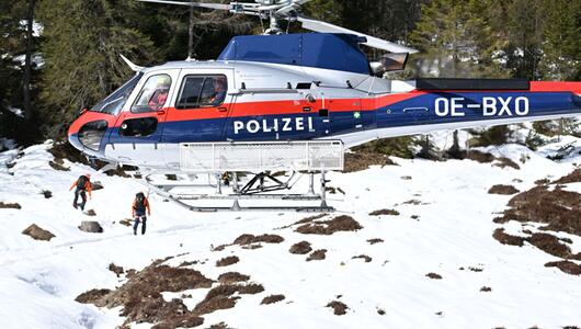 Die Leiche des 19-Jährigen wurde mit dem Polizeihubschrauber geboren