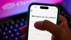 Smartphone mit ChatGPT-App