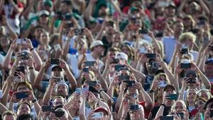 Fans mit Smartphones