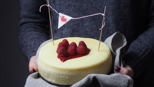 New York Cheesecake mit Himbeersoße