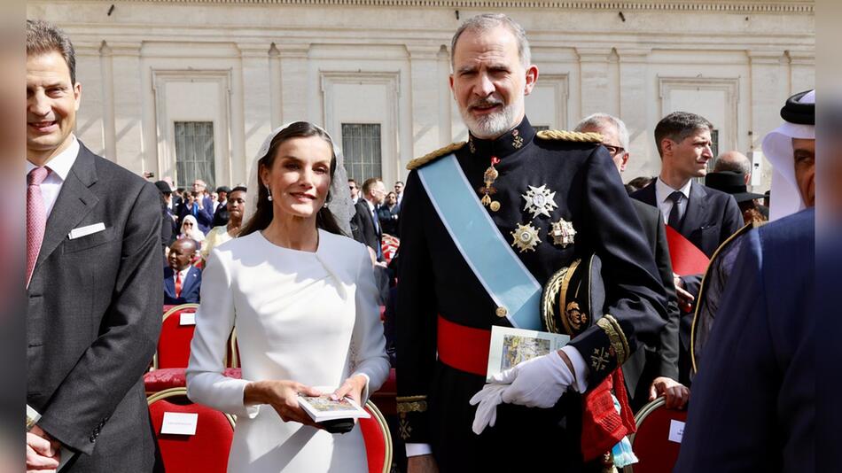 Königin Letizia und König Felipe von Spanien bei der Amtseinführung von Papst Leo XIV.