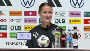 Sara Däbritz bei der Pressekonferenz der DFB-Frauen Ende Juni 2025.