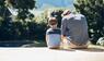 Vater spricht mit Sohn