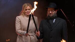 Nach Attentat: Klöckner entzündet Licht an Chanukka-Leuchter