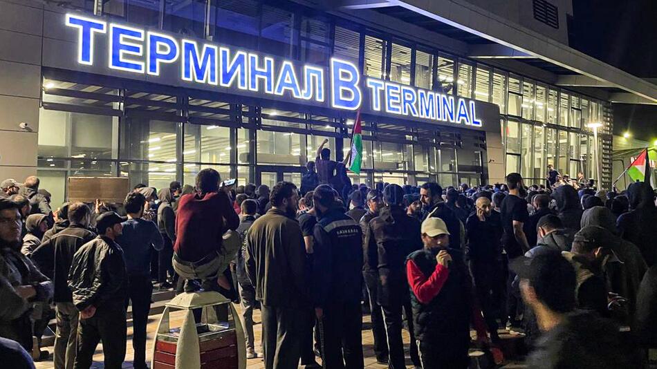 Antisemitischer Mob am Flughafen