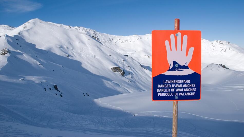 Lawinengefahr Schild Schnee