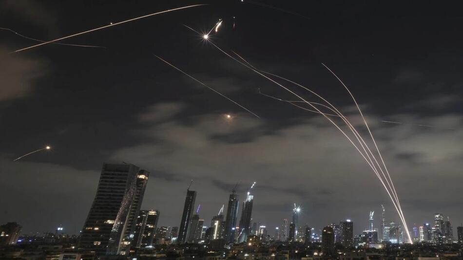Schläge gegen Irans Machtapparat - Raketenbeschuss auf Israel