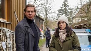 "Der Alte: Mia": Annabell Lorenz (Stephanie Stumph) berichtet ihrem Chef Caspar Bergmann (Thomas ...