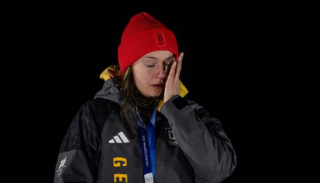 Laura Nolte vergießt auf dem Podium bittere Tränen – trotz Silber.