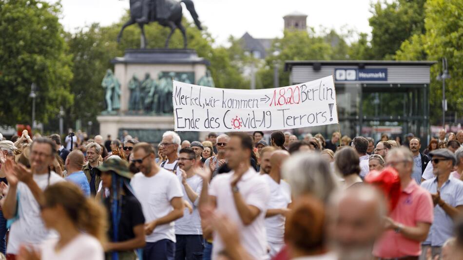 Köln, Heumarkt, Coronavirus, Corona-Regeln, Protest, Demonstration, Querdenken 711