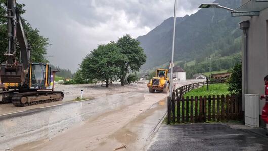 Gschnitzbach trat teilweise über die Ufer