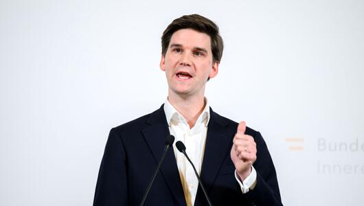 Hoyos will Politik über Wehrpflicht entscheiden lassen