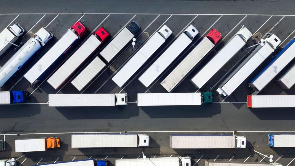 Lkw-Parkplätze an Autobahnen