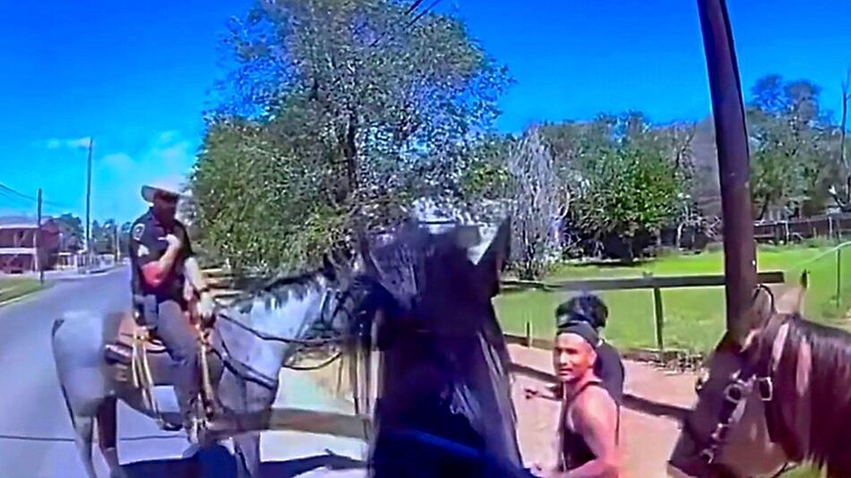 „Mein Pferd hier kann Drogen riechen“ – Verdächtiger flieht nach Scherz vor Polizei