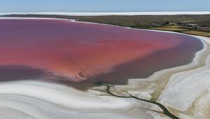 Dieser See in der Türkei wird im Sommer pink