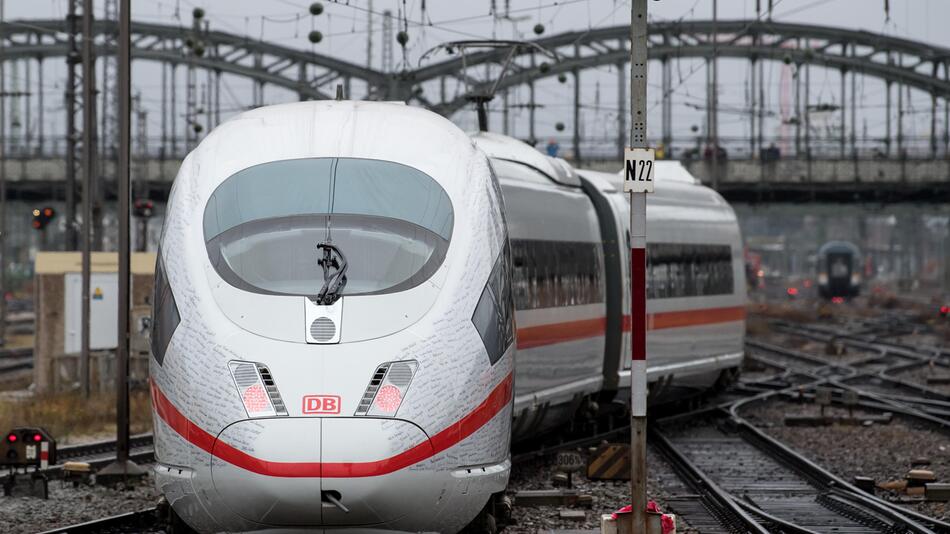 Opening of the high-speed railway route Berlin-Munich