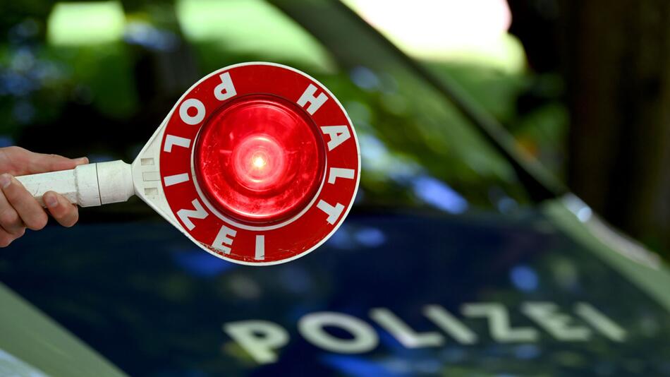 Polizei stoppte das Duo und verhängte Waffenverbot