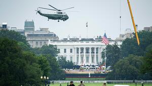 Ein U.S. Marine Corps Helikopter vor dem Weißen Haus.