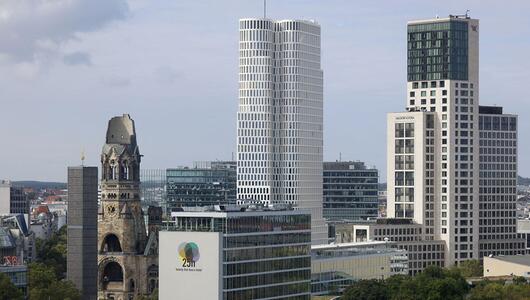 Der weiße Turm bei der Gedächtniskirche gehört nun den Schoellers