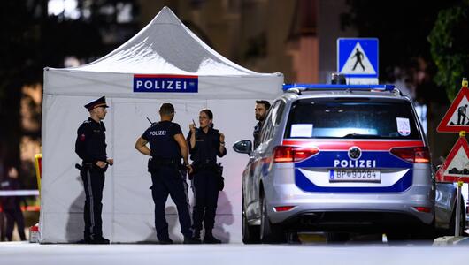 Polizeikräfte beim Tatort bei der Vorgartenstraße