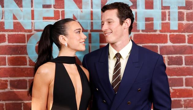 Dua Lipa und Callum Turner bei der Premiere von "One Night Only" in New York City.