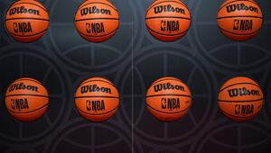 Basketbälle mit NBA-Logo