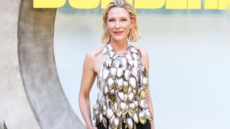 Schauspielerin Cate Blanchett trägt zum "Borderlands"-Screening Silber.