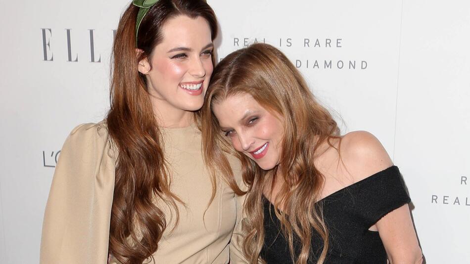 Riley Keough (l.) und ihre Mutter Lisa Marie Presley bei einem Auftritt im Jahr 2017.