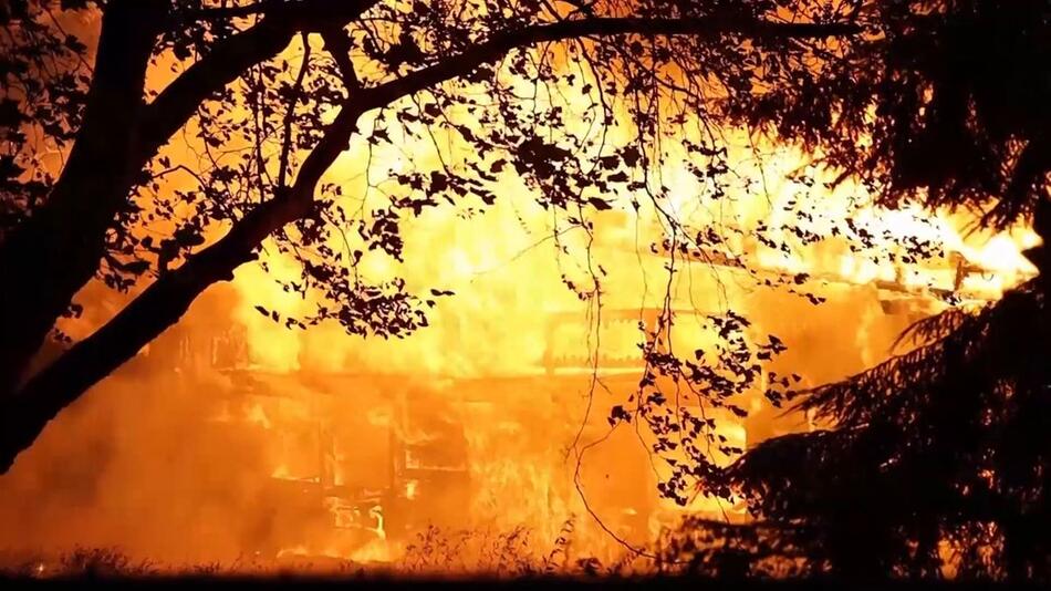 Brand im Märchenwald Ittertal - Feuerwehr mit Großeinsatz