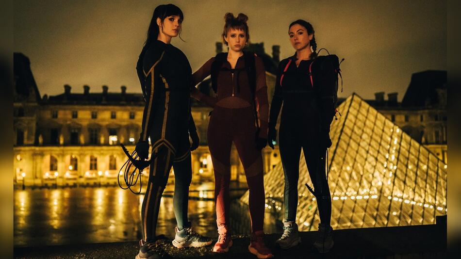 Die Schwestern Tamara (Camille Lou, v.l.), Alexia (Claire Romain) und Sylia (Constance Labbé) ...