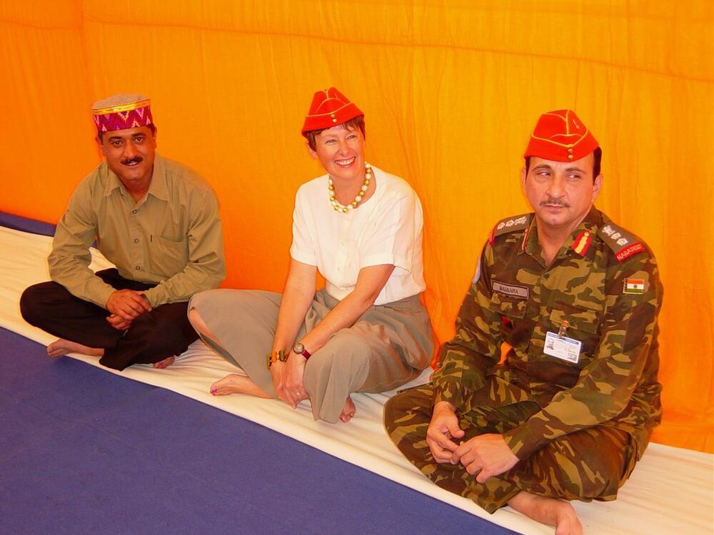 Angela Kane in Eritrea mit den indischen Peacekeepern.