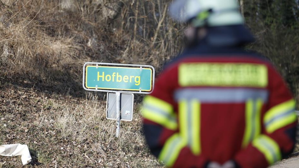 Hubschrauber über Wald abgestürzt