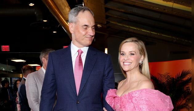 Reese Witherspoon und Oliver Haarmann erschienen in aufeinander abgestimmten Outfits zur Premiere.