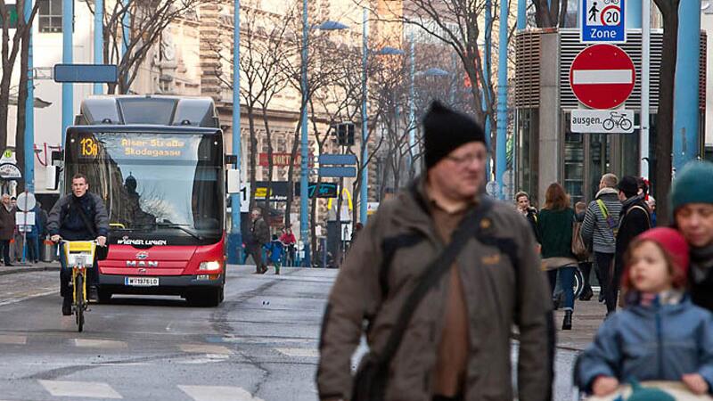 Um Querungen und Fahrradspuren entbrennt ein heißer Kampf.