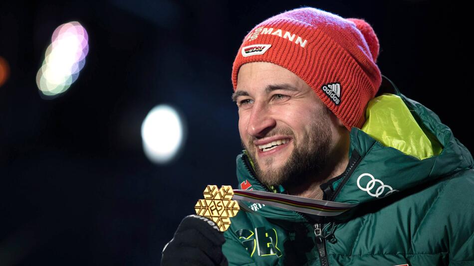 Markus Eisenbichler 2019 in Seefeld mit seiner WM-Goldmedaille.